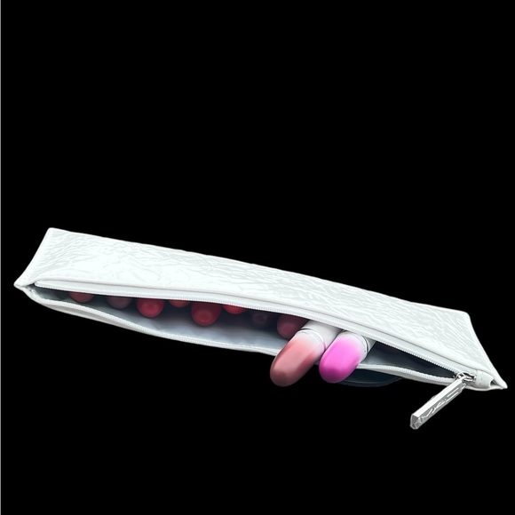 HP 🫶🏻MAC HOLIDAY 2023 LE Cosmetics Bag - Picture 6 of 10